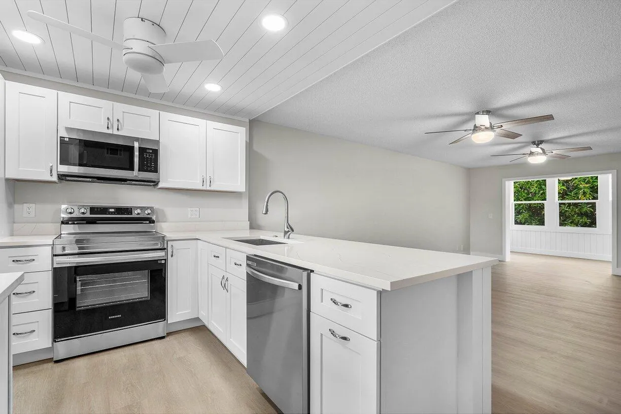 South Florida Real Estate | View 2601 NE 3rd Court, 3040 | 2 Beds, 2 Baths