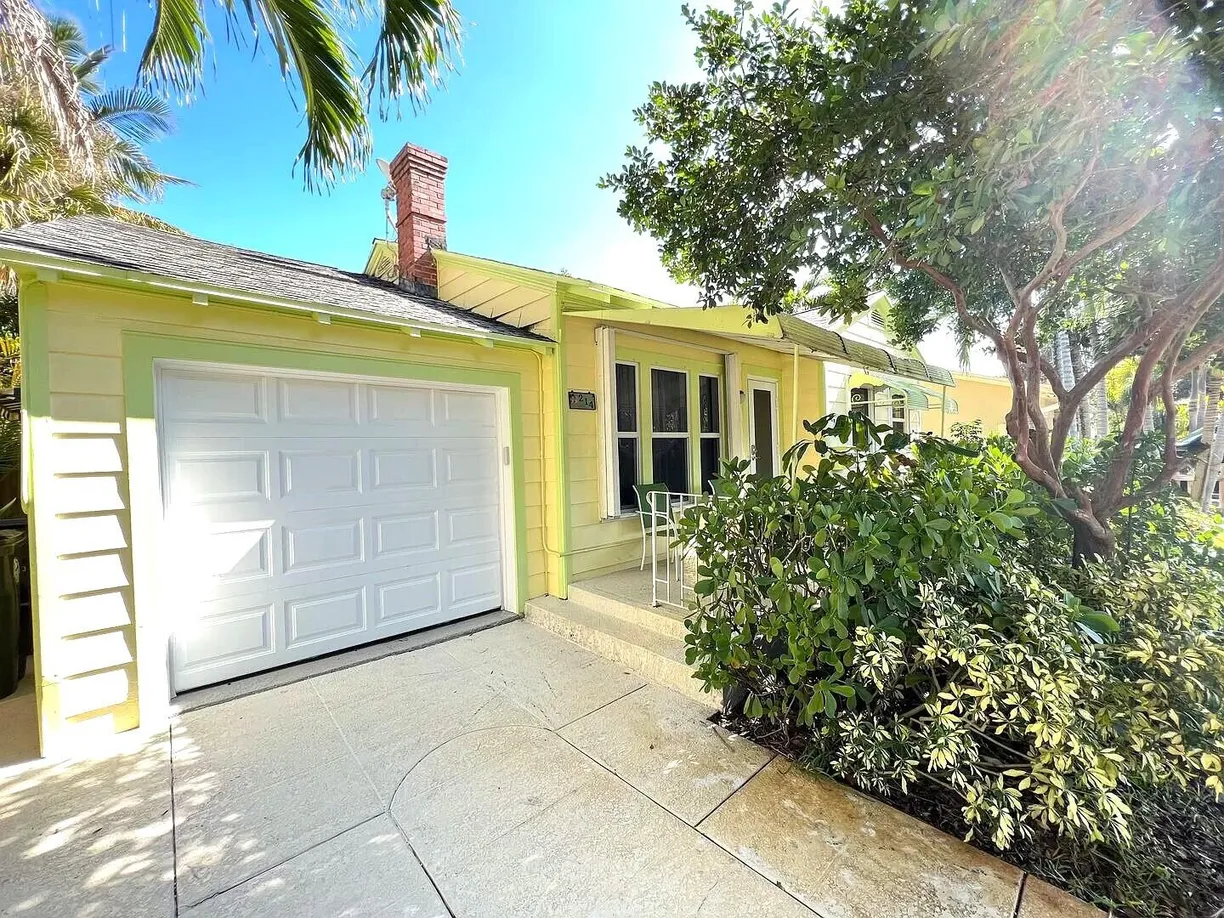 South Florida Real Estate | View 214 N Palmway | 2 Beds, 1 Bath