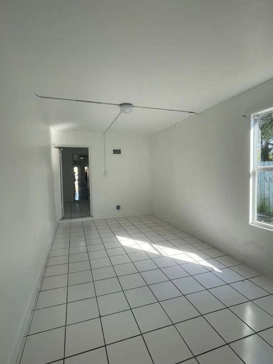 South Florida Real Estate | View 303 S L Street | Listing