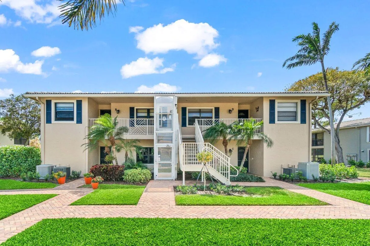 South Florida Real Estate | View 9 Stratford Drive, D | 3 Beds, 2 Baths