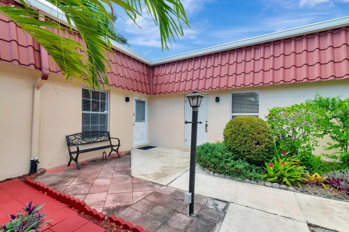 South Florida Real Estate | View 339 Cape Cod Circle, A | 1 Bed, 1 Bath