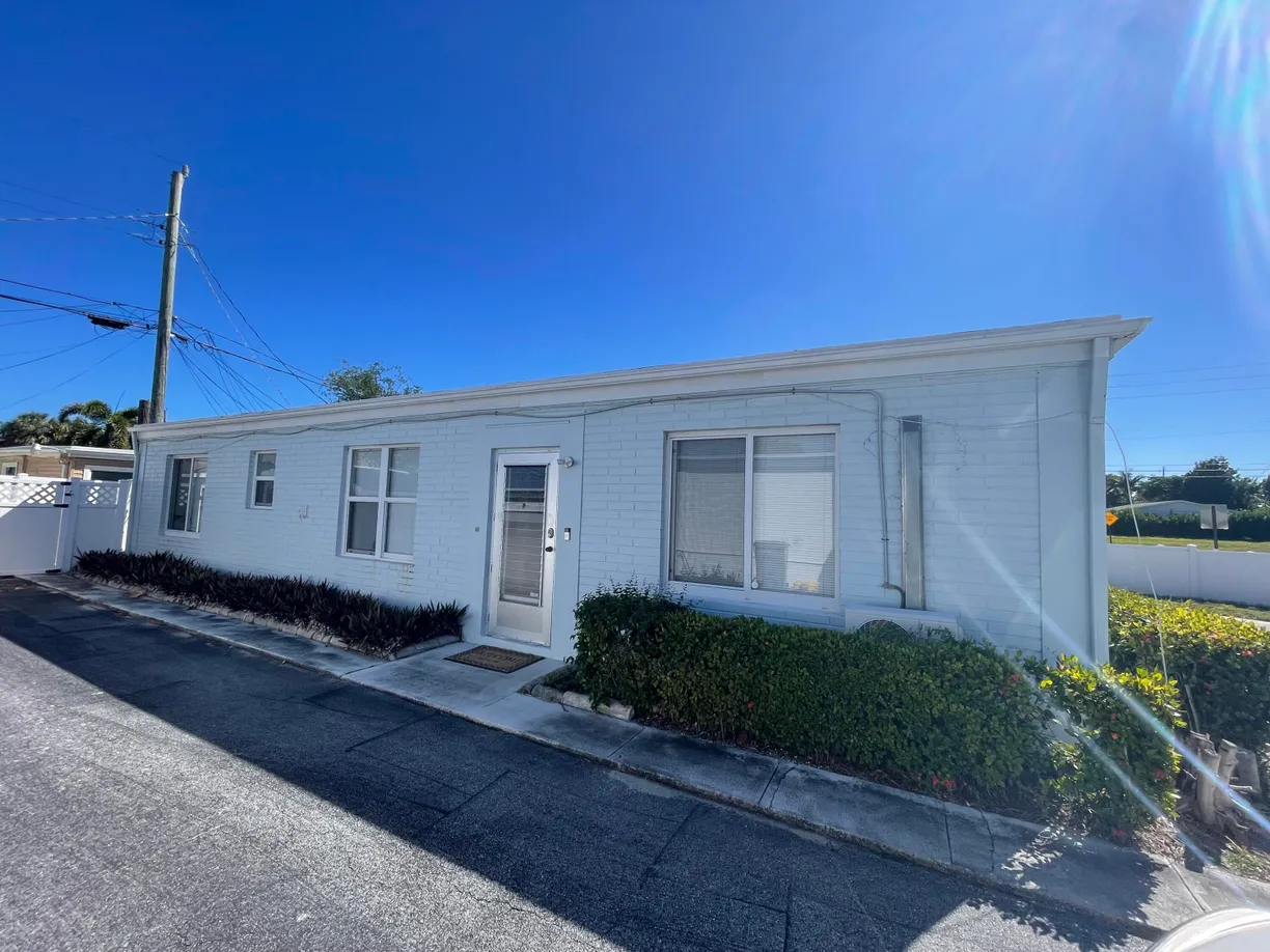 South Florida Real Estate | View 2023 S Suzanne Circle, 1 | 1 Bed, 1 Bath