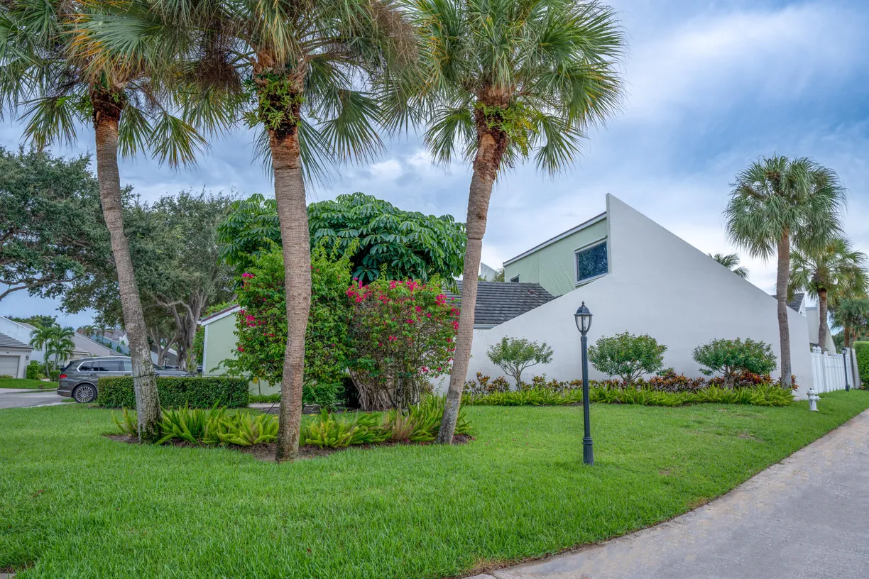 South Florida Real Estate | View 17031 Traverse Circle | 2 Beds, 2 Baths