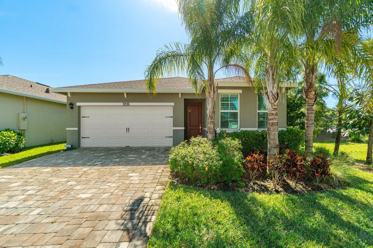 South Florida Real Estate | View 7235 SE Pine Valley Court | 3 Beds, 2 Baths