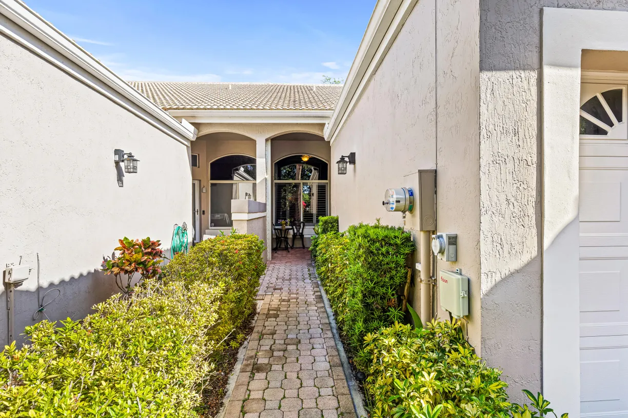 South Florida Real Estate | View 5405 Monterey Circle, 25 | Listing
