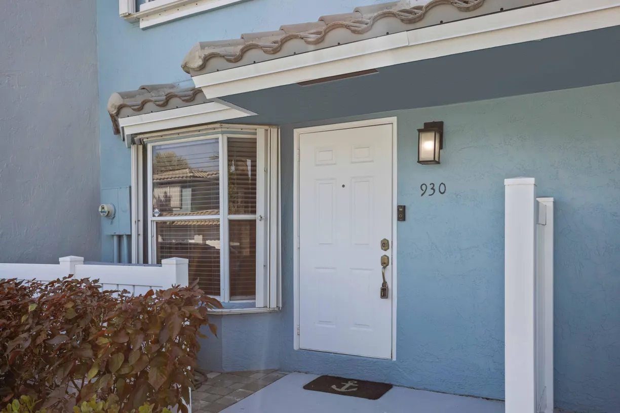South Florida Real Estate | View 930 Jeffery Street | 2 Beds, 2 Baths