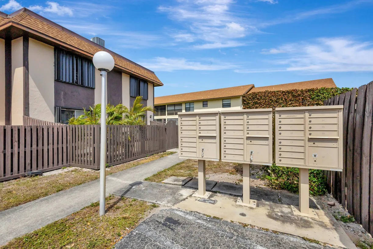South Florida Real Estate | View 2110 Sherwood Forest Boulevard, 24 | Listing