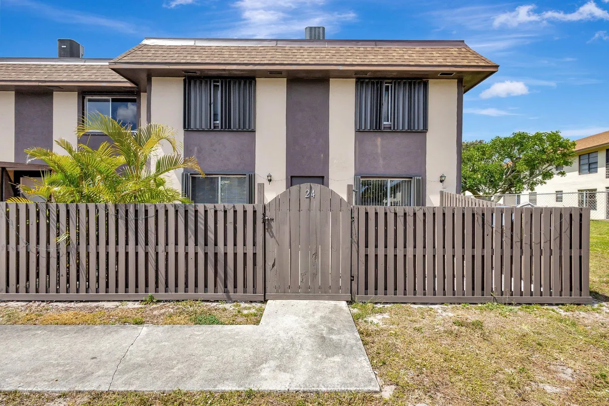 South Florida Real Estate | View 2110 Sherwood Forest Boulevard, 24 | 2 Beds, 1 Bath