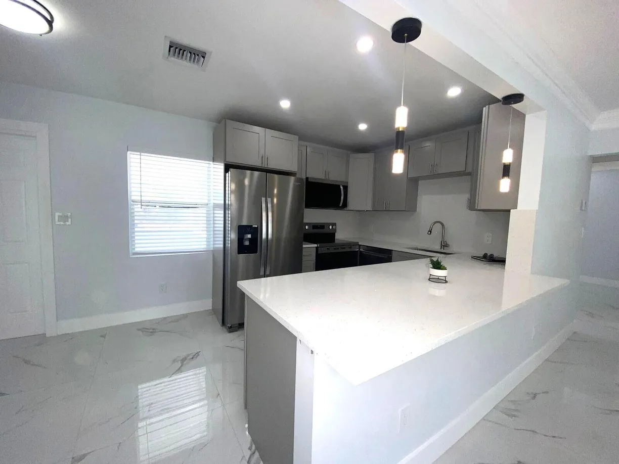 South Florida Real Estate | View 802 S C Street | Listing