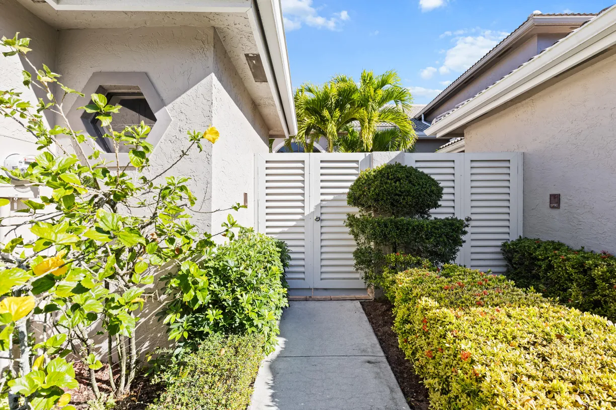 South Florida Real Estate | View 5465 Monterey Circle, 16 | Listing