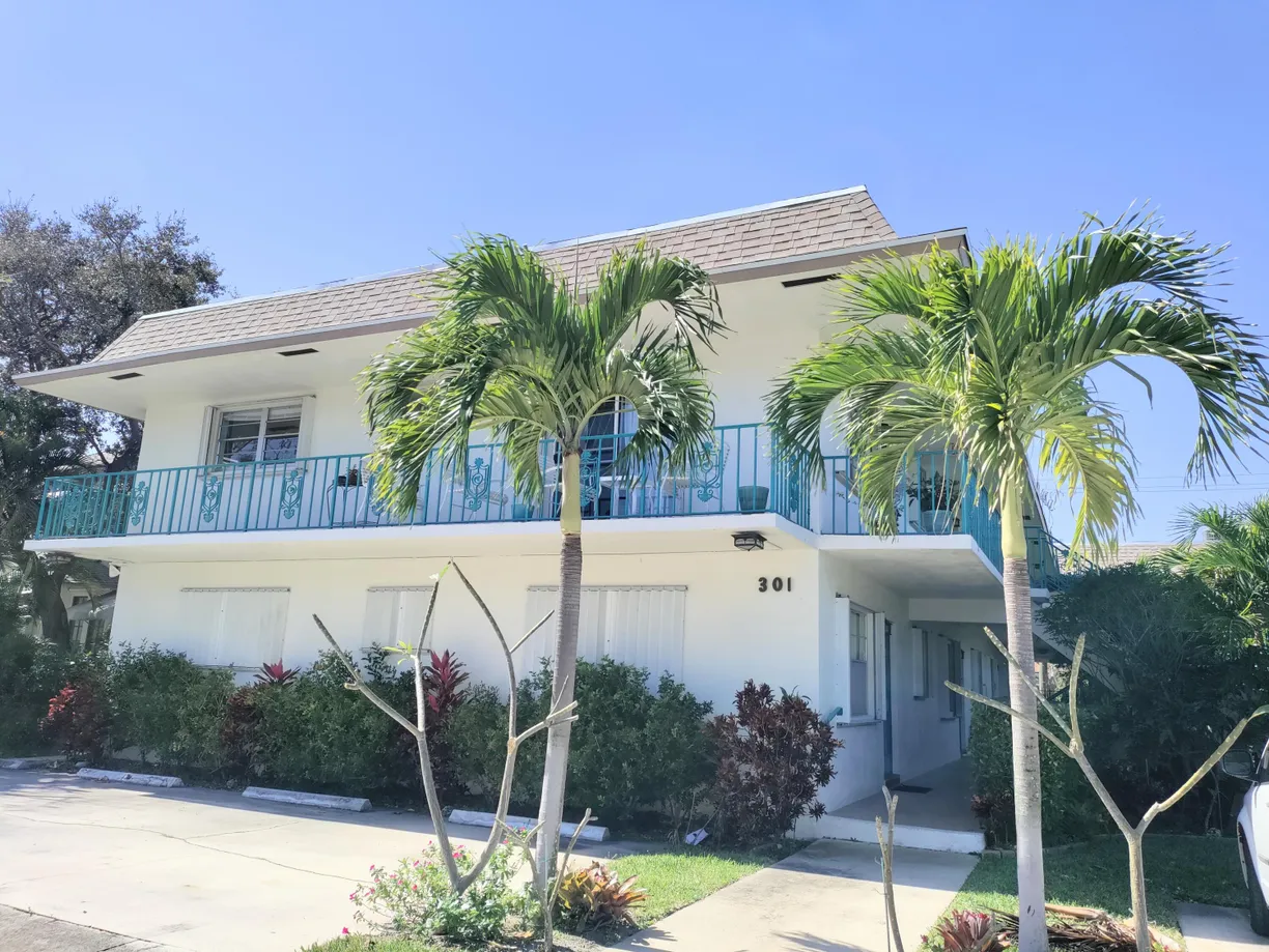 South Florida Real Estate | View 301 S Lakeside 2 Drive, 2 | 2 Beds, 2 Baths