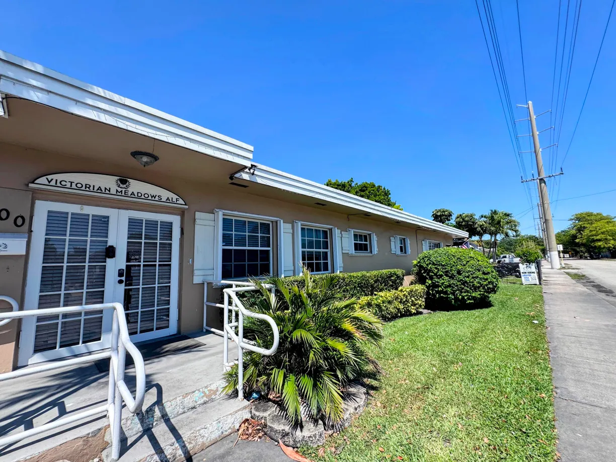 South Florida Real Estate | View 900 N 24th Avenue | Listing