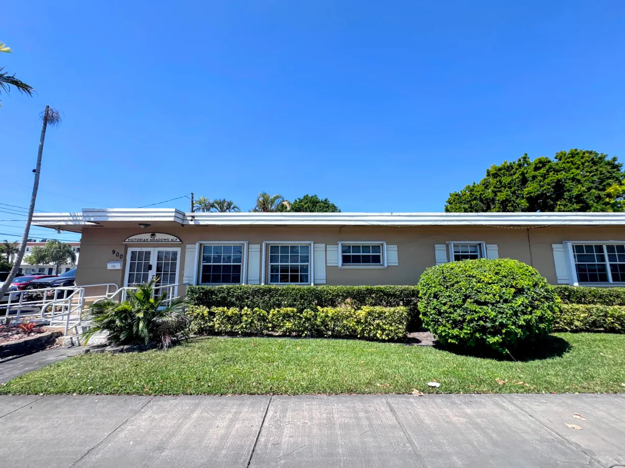 South Florida Real Estate | View 900 N 24th Avenue