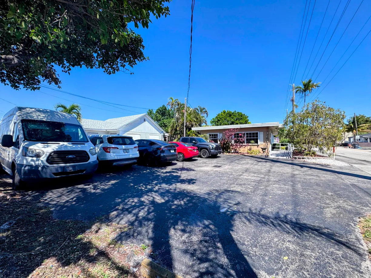 South Florida Real Estate | View 900 N 24th Avenue | Listing