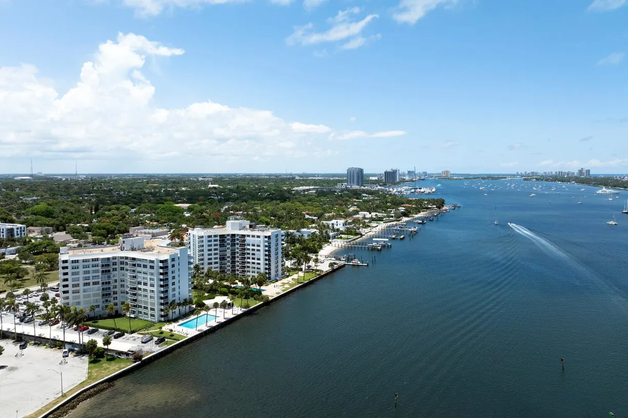 South Florida Real Estate | View 2600 N Flagler Drive, 912 | 1 Bed, 1 Bath