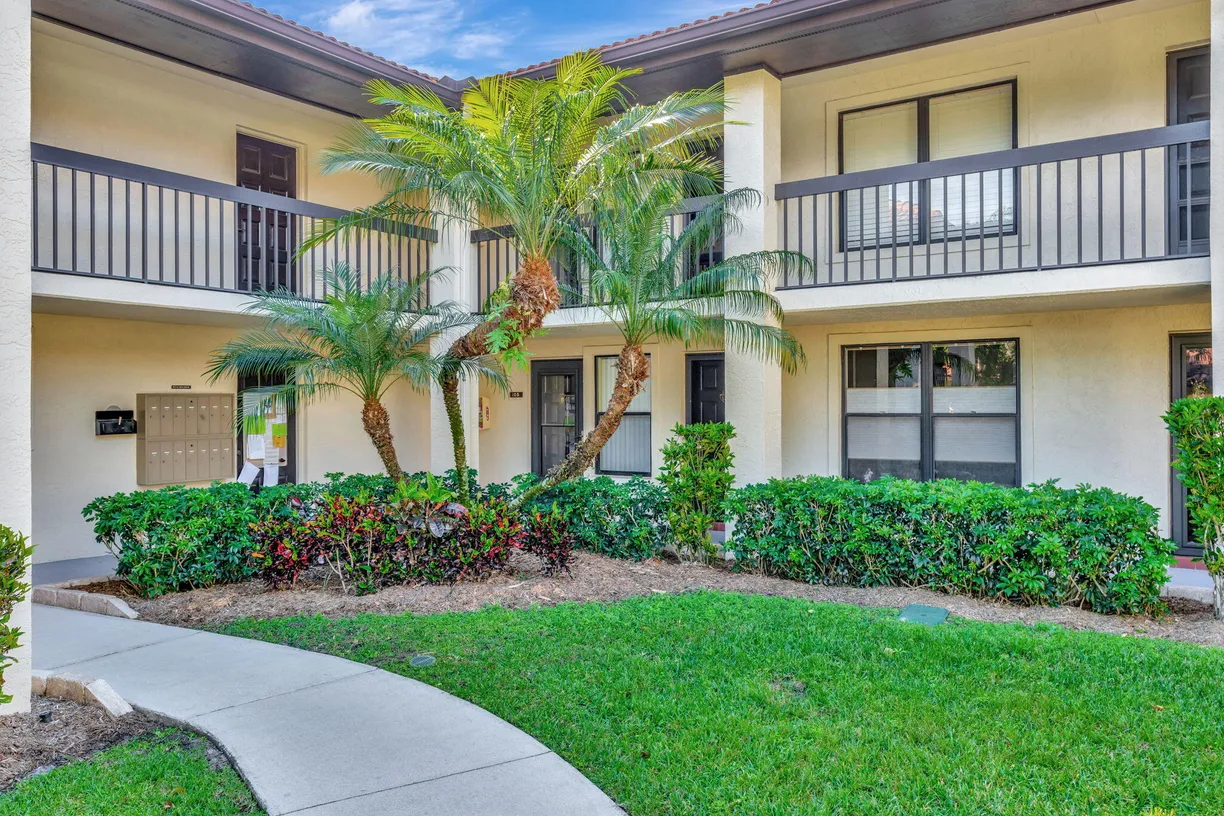 South Florida Real Estate | View 391 Sw South River Dr, 105 | Listing