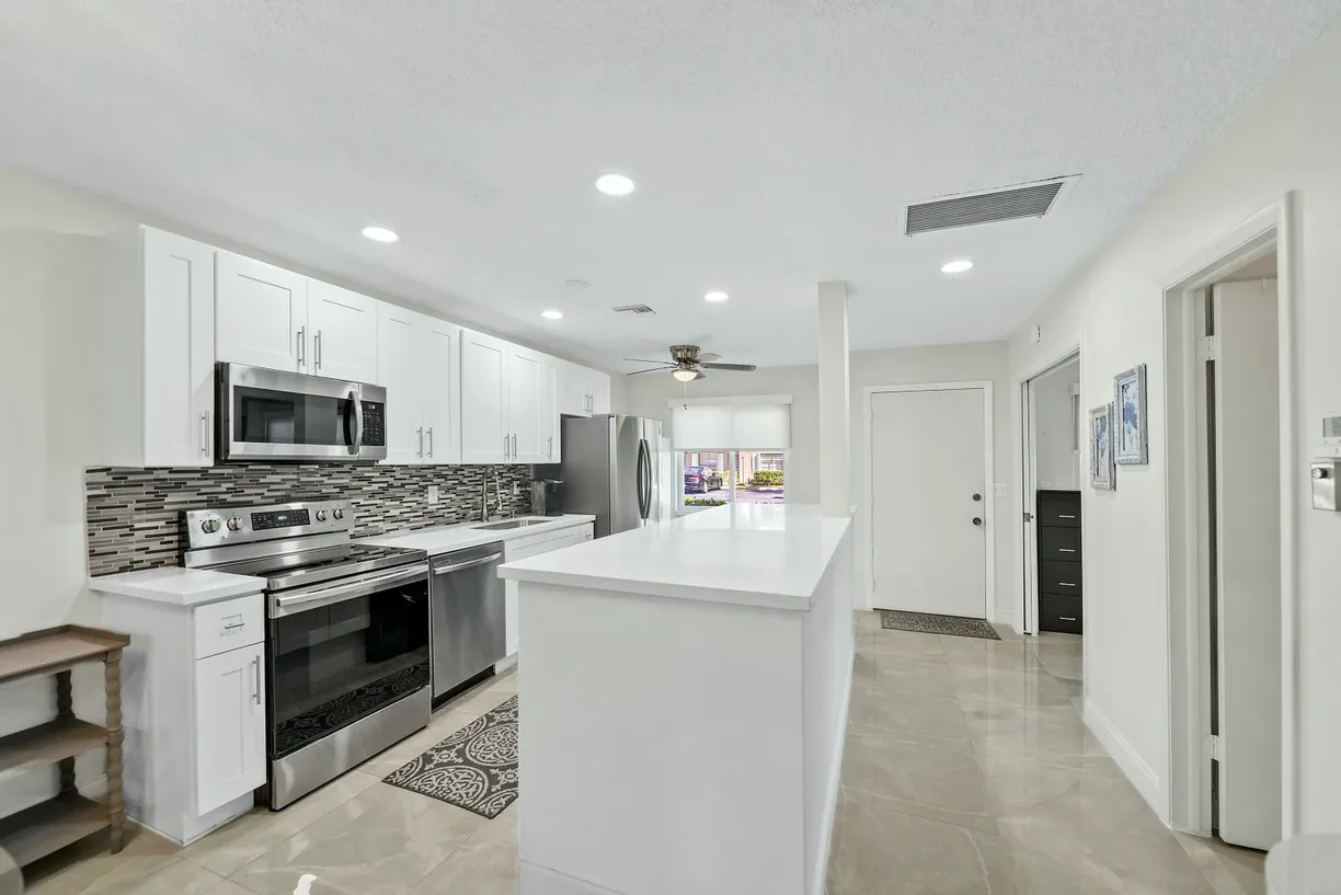 South Florida Real Estate | View 13984 Via Flora, C | Listing