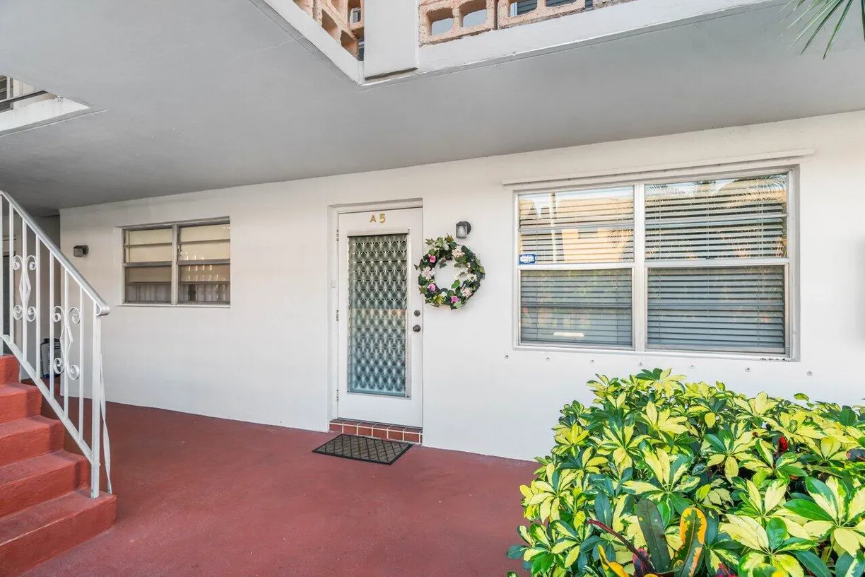 South Florida Real Estate | View 25 SE 13th A5 Street, A5 | 2 Beds, 2 Baths