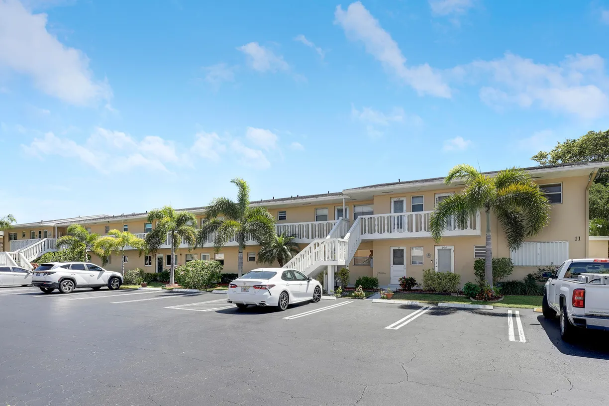 South Florida Real Estate | View 2132 NE 1st Way, 204 | 1 Bed, 1 Bath