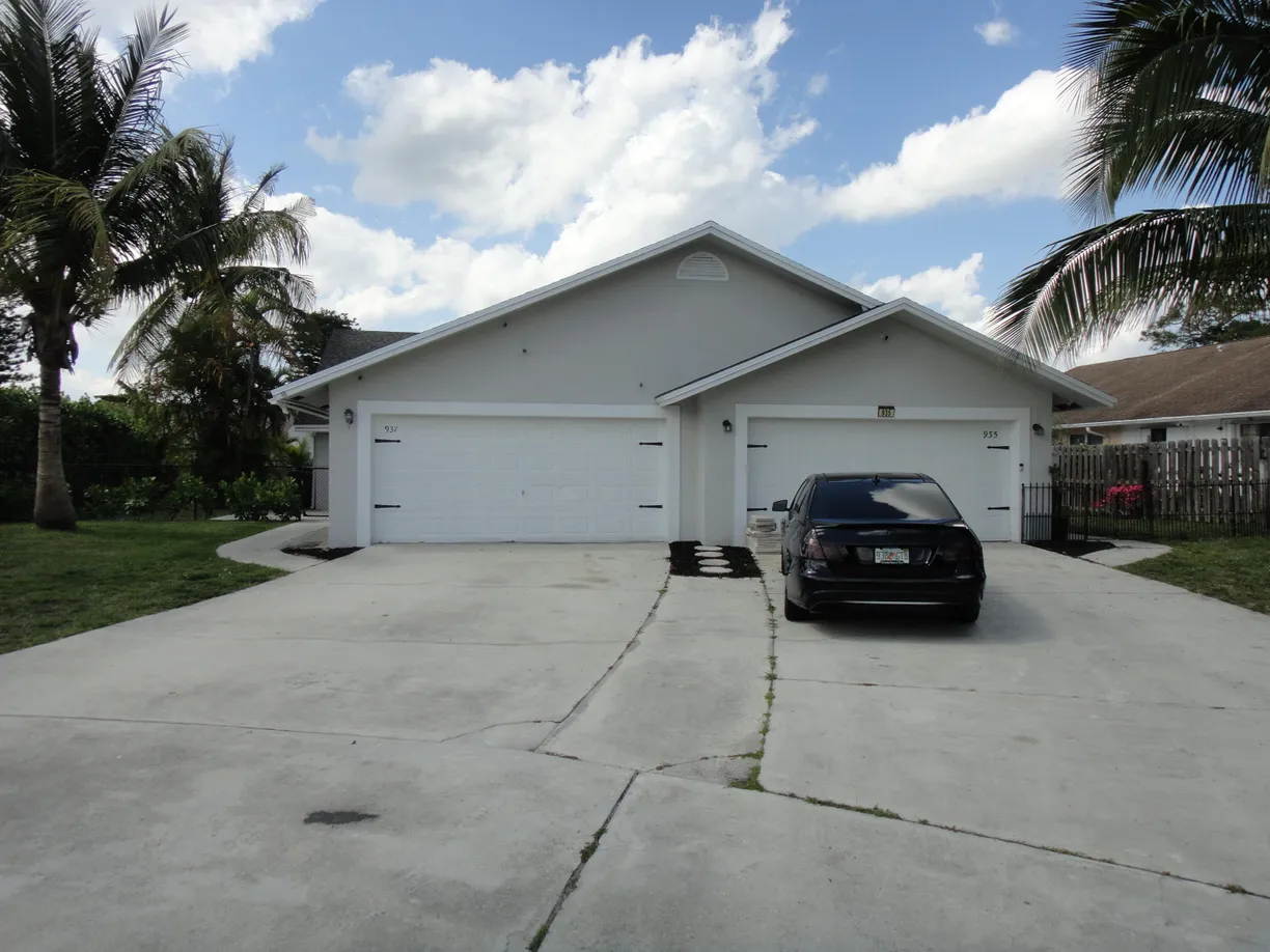 South Florida Real Estate | View 935 Country Wood Court, 935-937