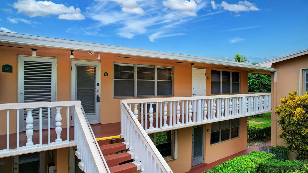 South Florida Real Estate | View 70 Camden C | 1 Bed, 1 Bath