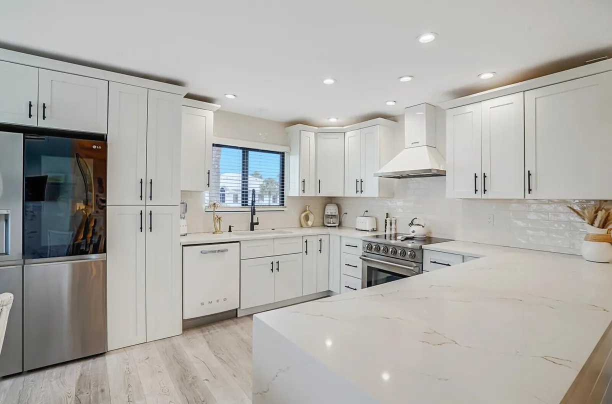 South Florida Real Estate | View 7527 Glendevon Lane, 805 | 2 Beds, 2 Baths