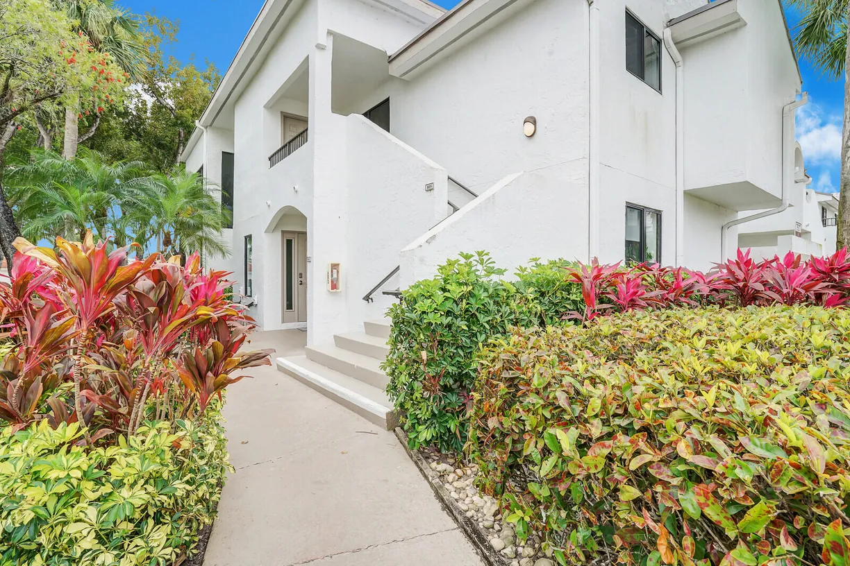South Florida Real Estate | View 7527 Glendevon Lane, 805 | Listing