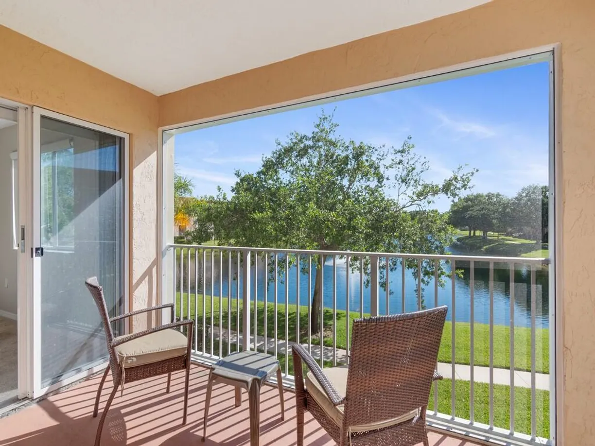 South Florida Real Estate | View 1610 N 42nd Circle, 210 | 2 Beds, 2 Baths
