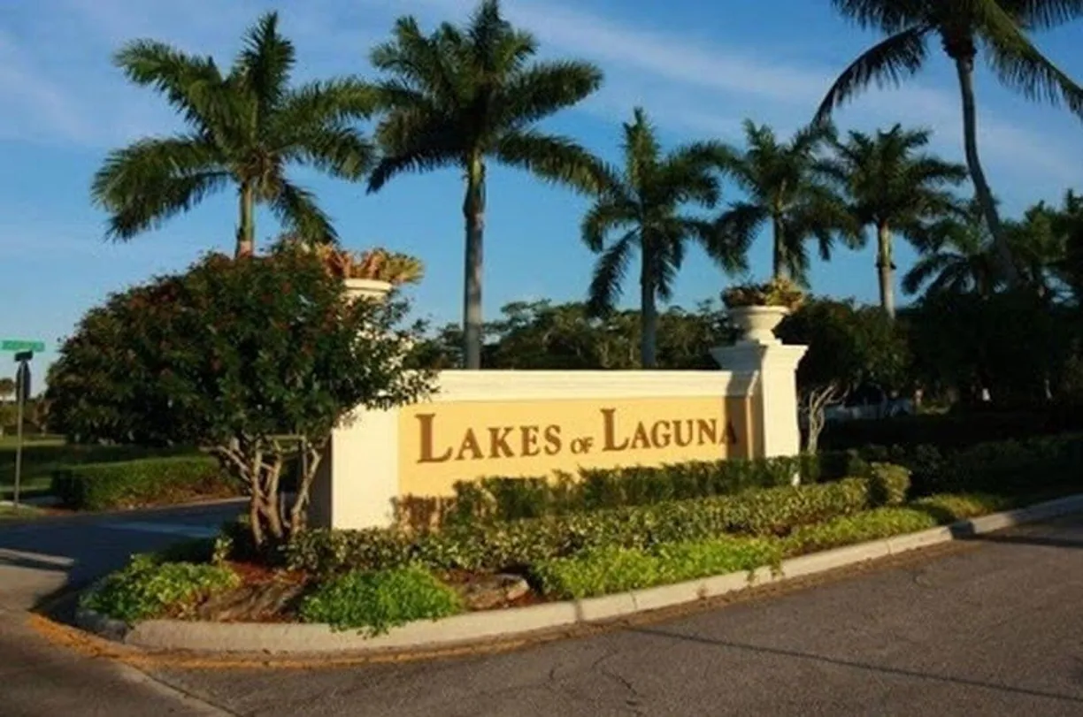 South Florida Real Estate | View 5202 Victoria Circle | 4 Beds, 3 Baths