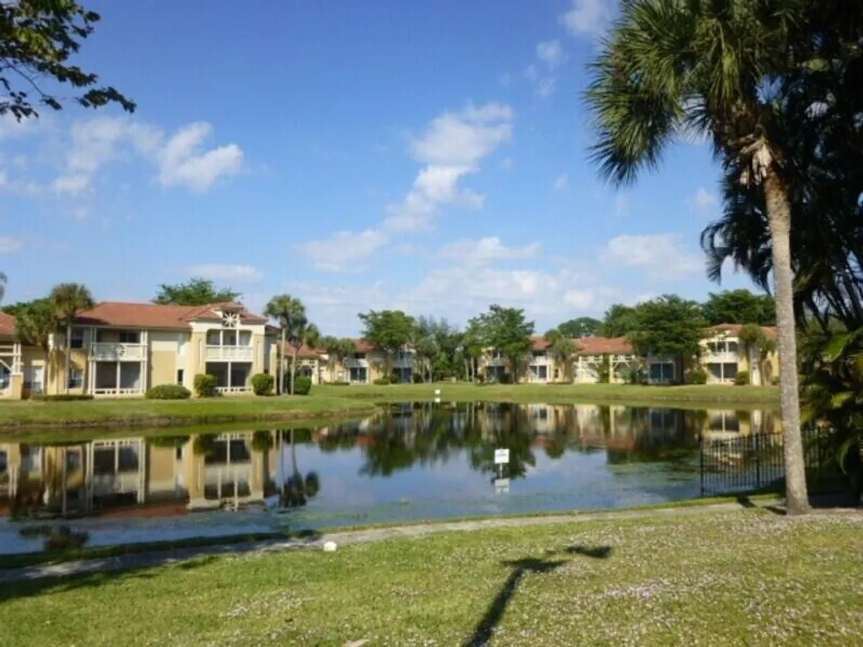 South Florida Real Estate | View 4791 Via Palm Lakes, 1707 | 1 Bed, 1 Bath