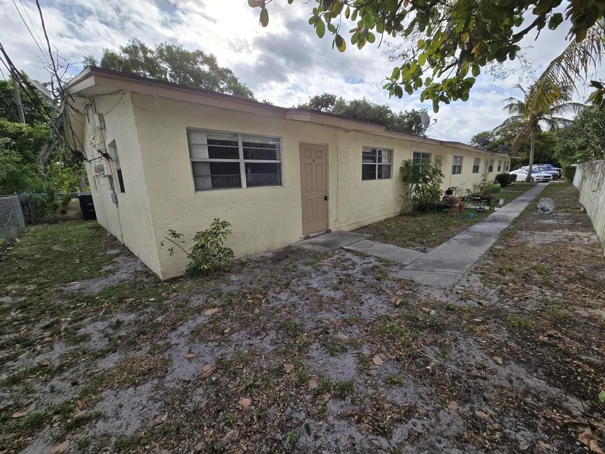 South Florida Real Estate | View 1212 15th Avenue, 4 | 2 Beds, 1 Bath