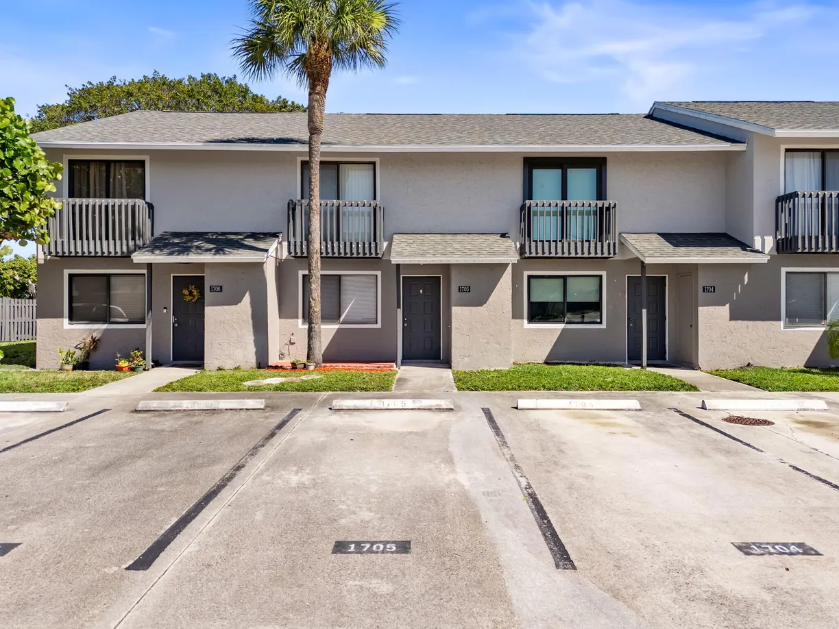 South Florida Real Estate | View 1705 Wharf Lane | 3 Beds, 2 Baths