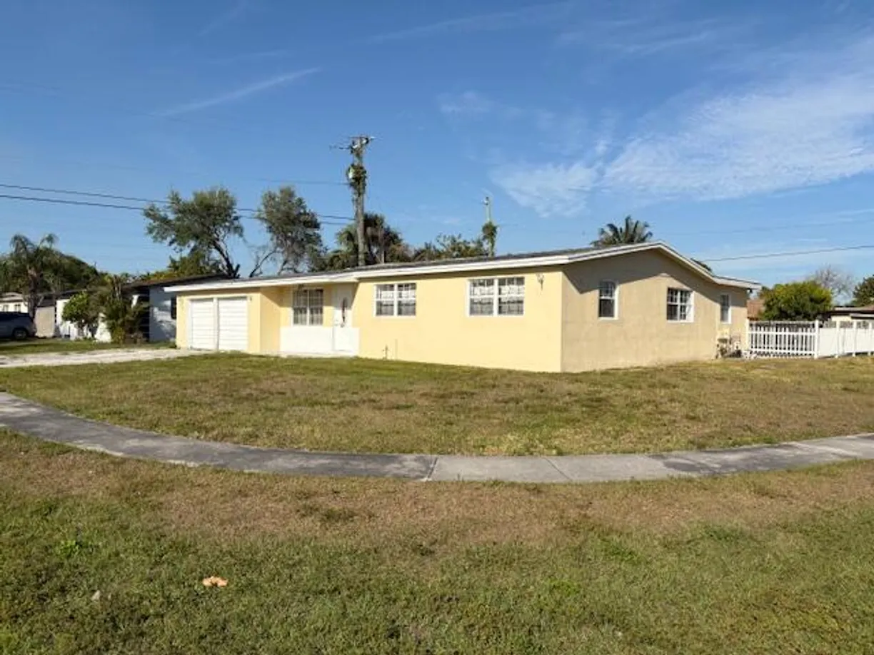 South Florida Real Estate | View 5882 E Bimini Circle | 5 Beds, 2 Baths