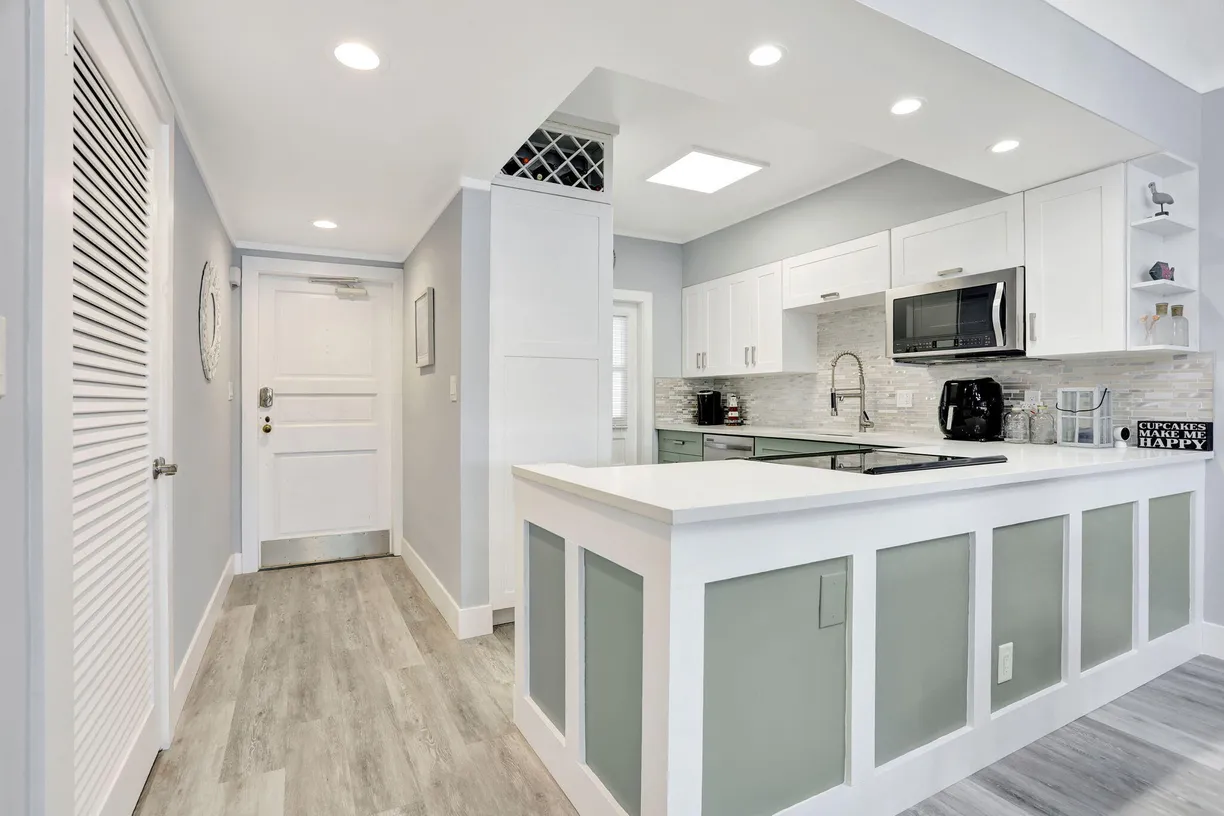 South Florida Real Estate | View 2772 NE 30th Avenue, 6b | Listing