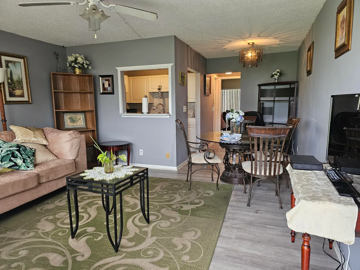 South Florida Real Estate | View 102 Easthampton | Listing