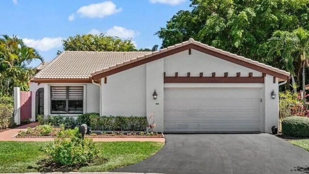 South Florida Real Estate | View 5791 Lakeview Mews Place | 2 Beds, 2 Baths