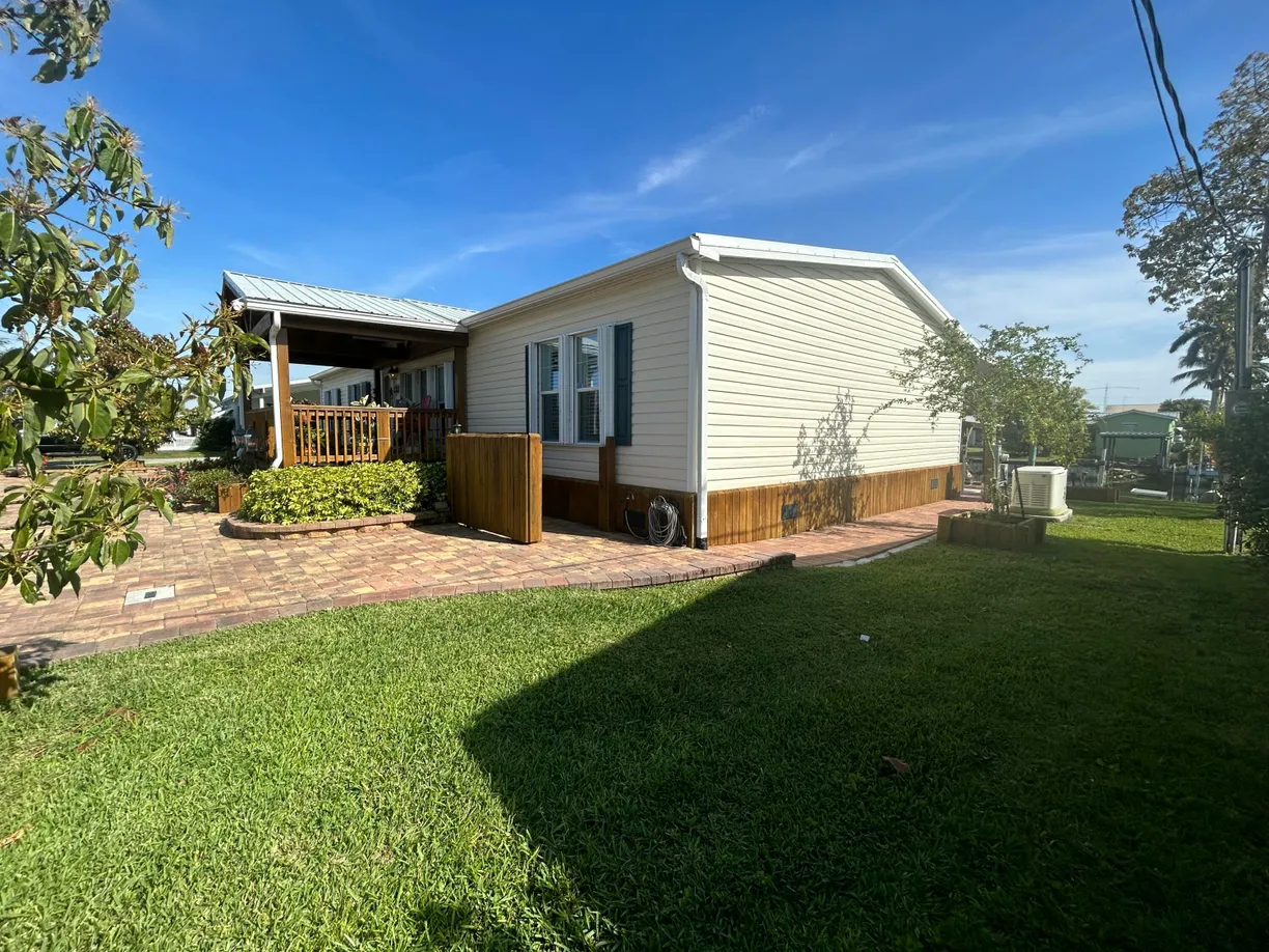 South Florida Real Estate | View 2004 SE 30th Street | Listing