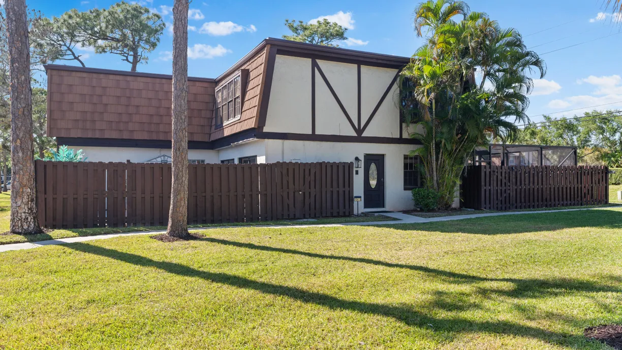 South Florida Real Estate | View 154 Weybridge Circle, B | 3 Beds, 2 Baths