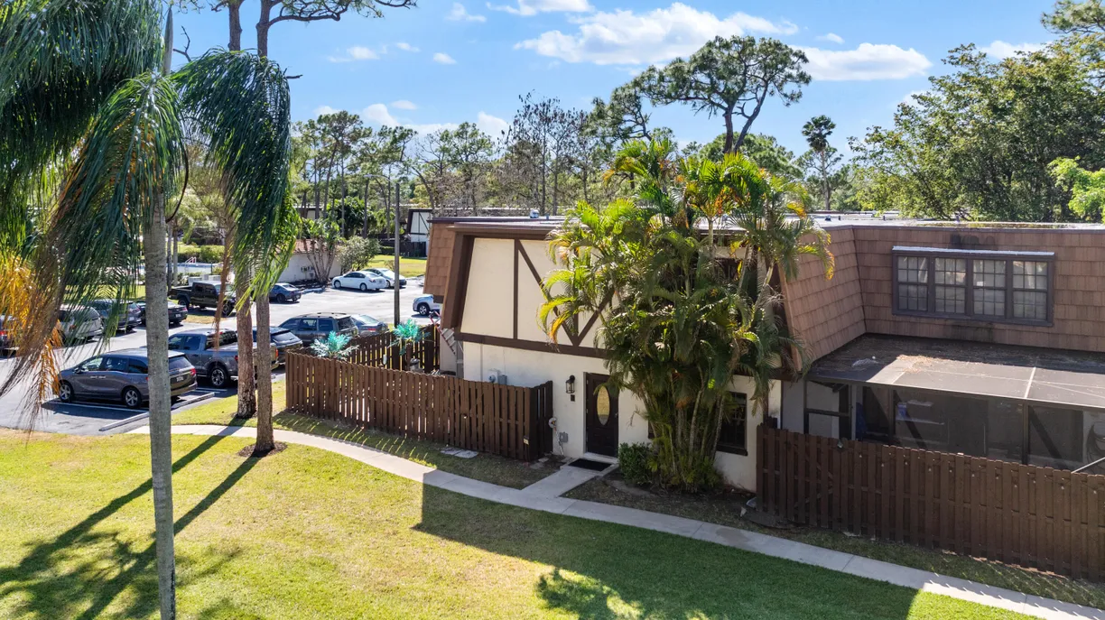 South Florida Real Estate | View 154 Weybridge Circle, B | Listing