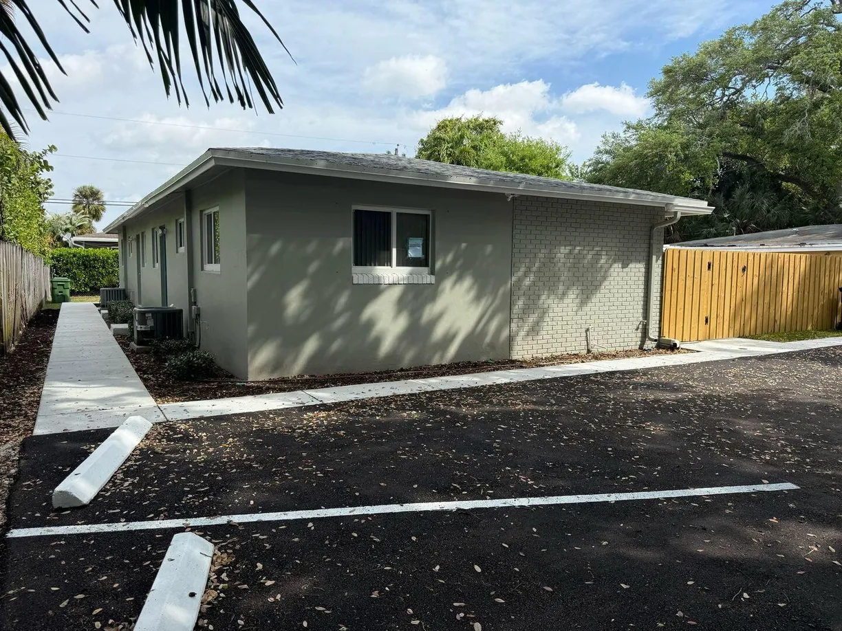 South Florida Real Estate | View 921 SW 29th Street, 2 | 4 Beds, 4 Baths