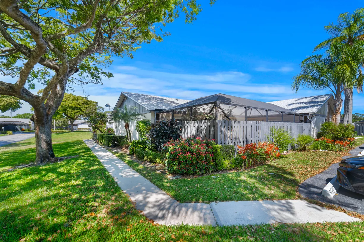 South Florida Real Estate | View 1139 Summit Trail A Circle, A | 3 Beds, 2 Baths