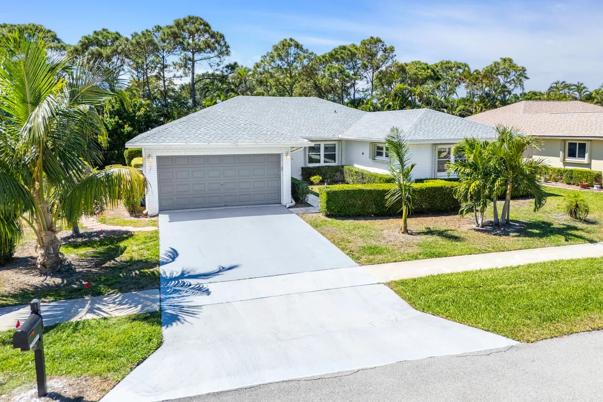 South Florida Real Estate | View 10603 Greentrail Drive | Listing