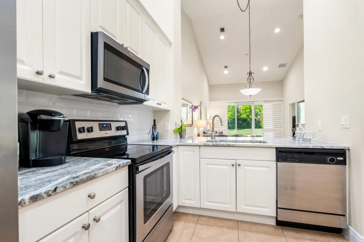 South Florida Real Estate | View 4325 Cross Court | 2 Beds, 2 Baths