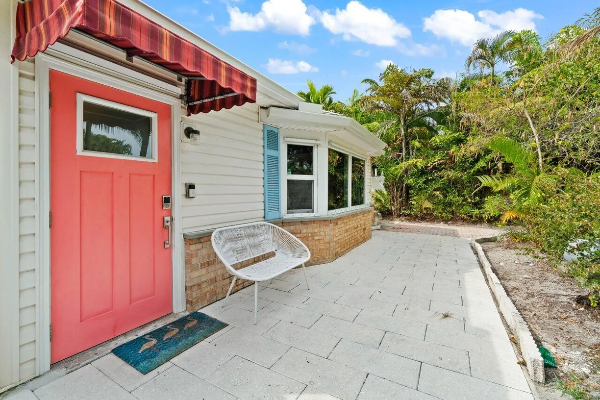 South Florida Real Estate | View 321 N Lakeside Drive | Listing
