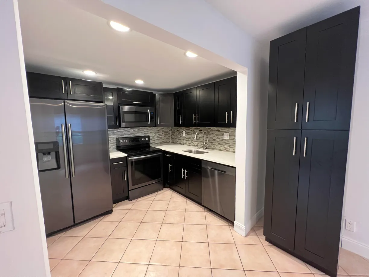 South Florida Real Estate | View 679 Normandy O | 1 Bed, 1 Bath