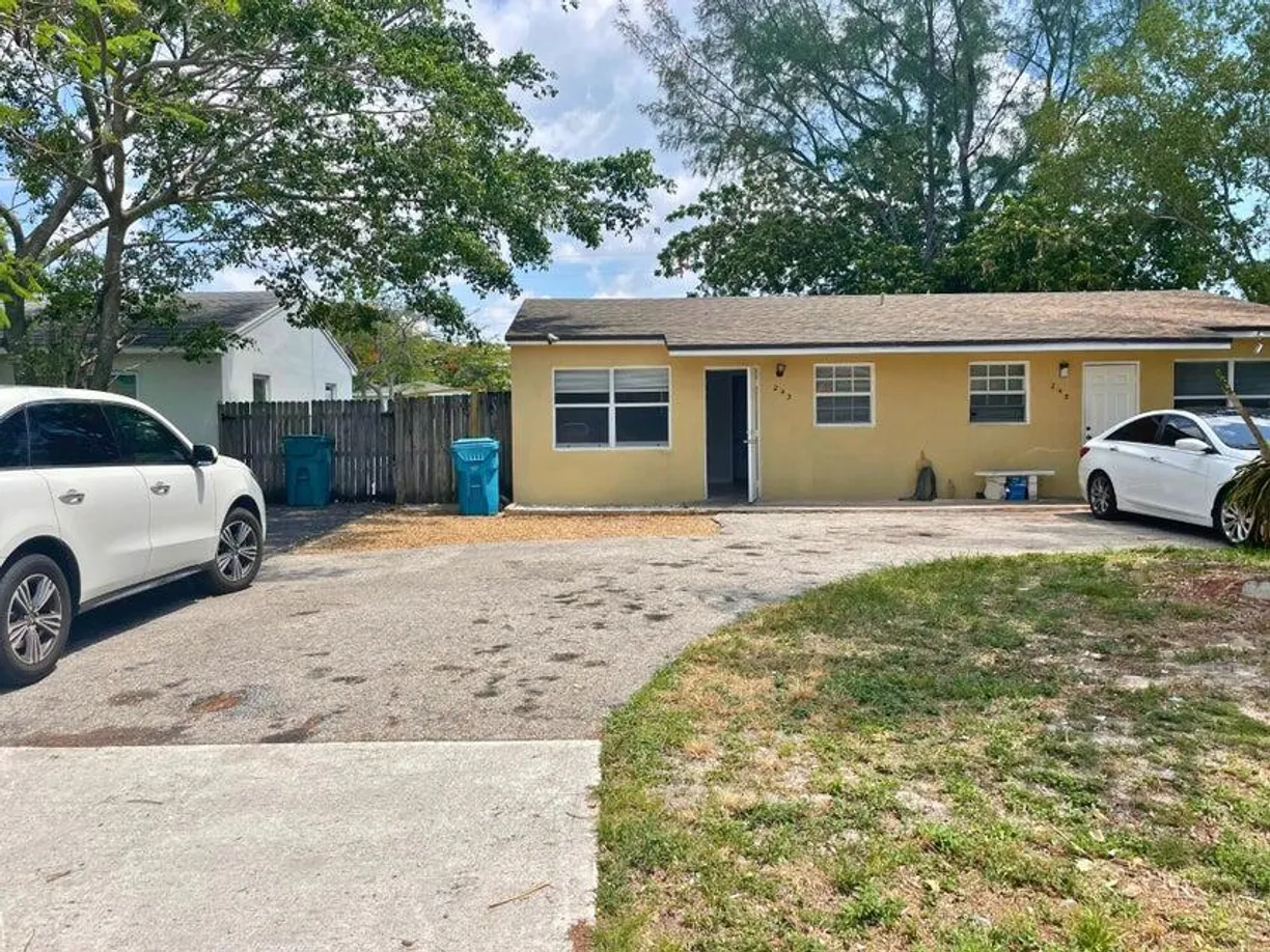 South Florida Real Estate | View 243 SE 24th Avenue, A | 1 Bed, 1 Bath