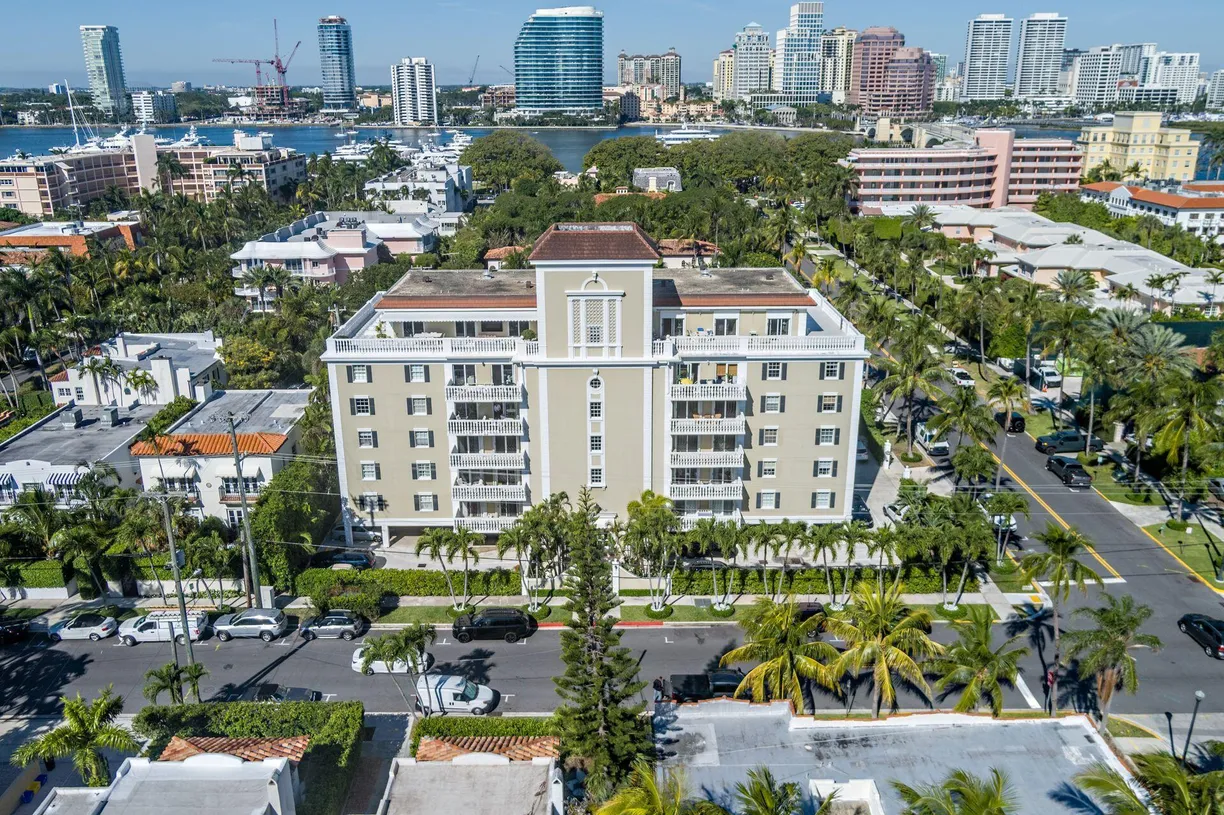 South Florida Real Estate | View 330 Cocoanut Row, 1b | 3 Beds, 2 Baths