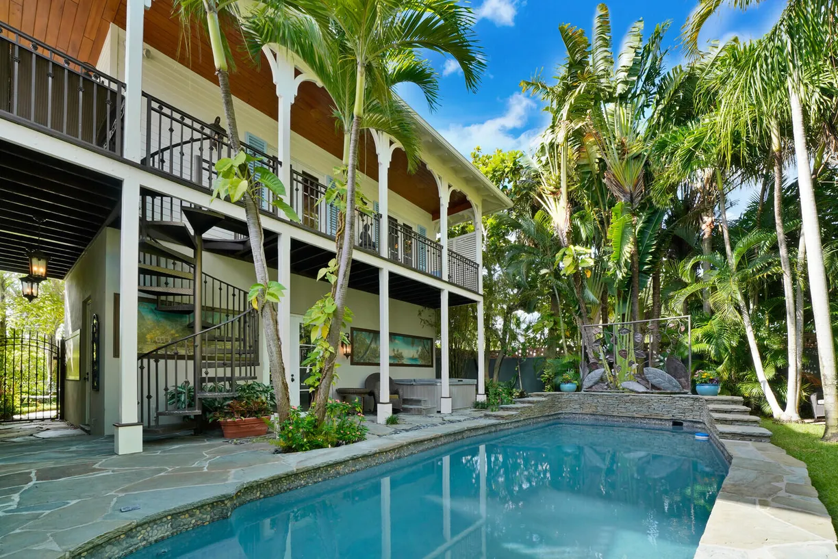 South Florida Real Estate | View 137 S Oak Street | 3 Beds, 3 Baths