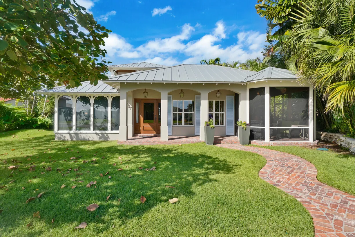 South Florida Real Estate | View 137 S Oak Street | Listing