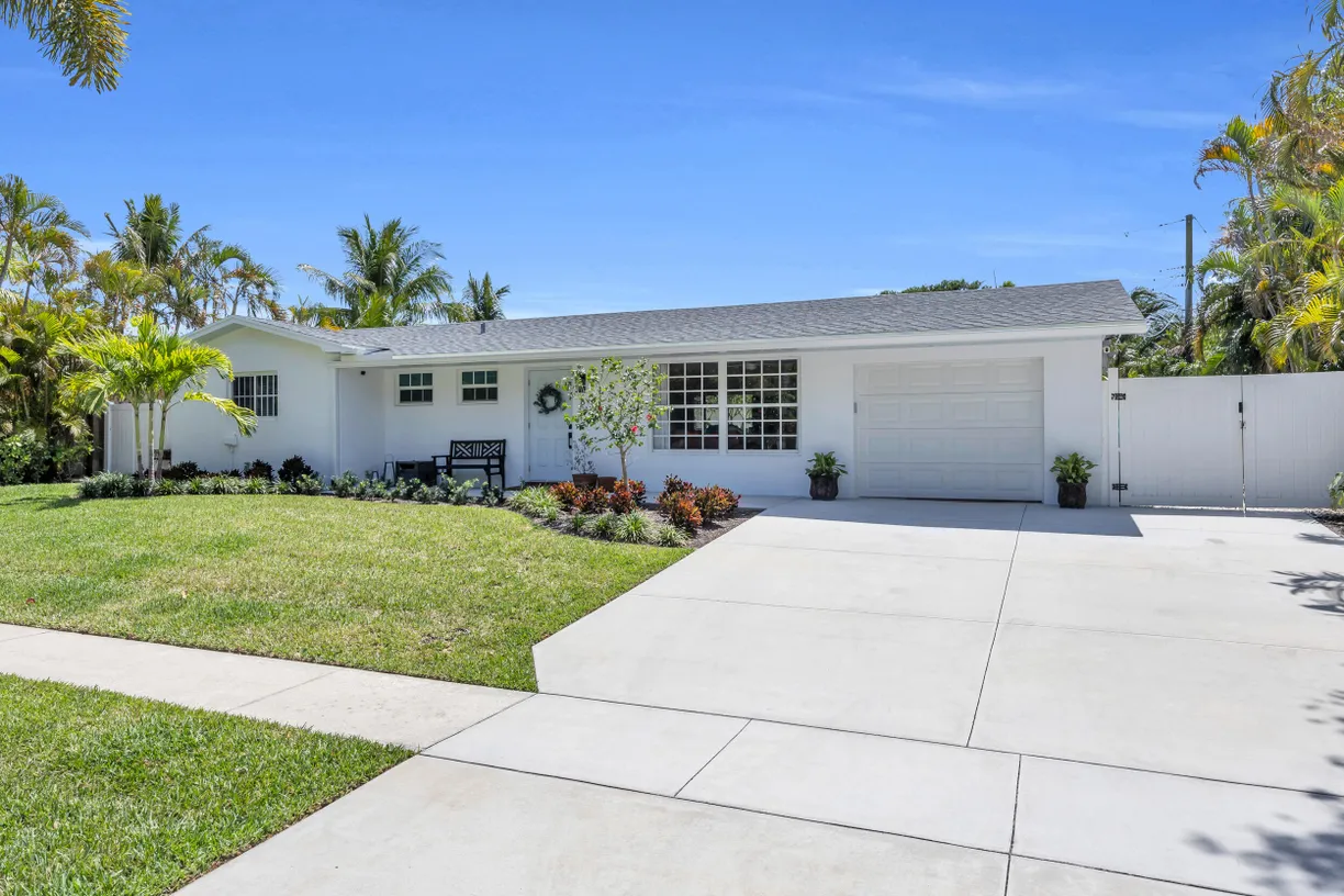South Florida Real Estate | View 8 Willow Road | 3 Beds, 2 Baths